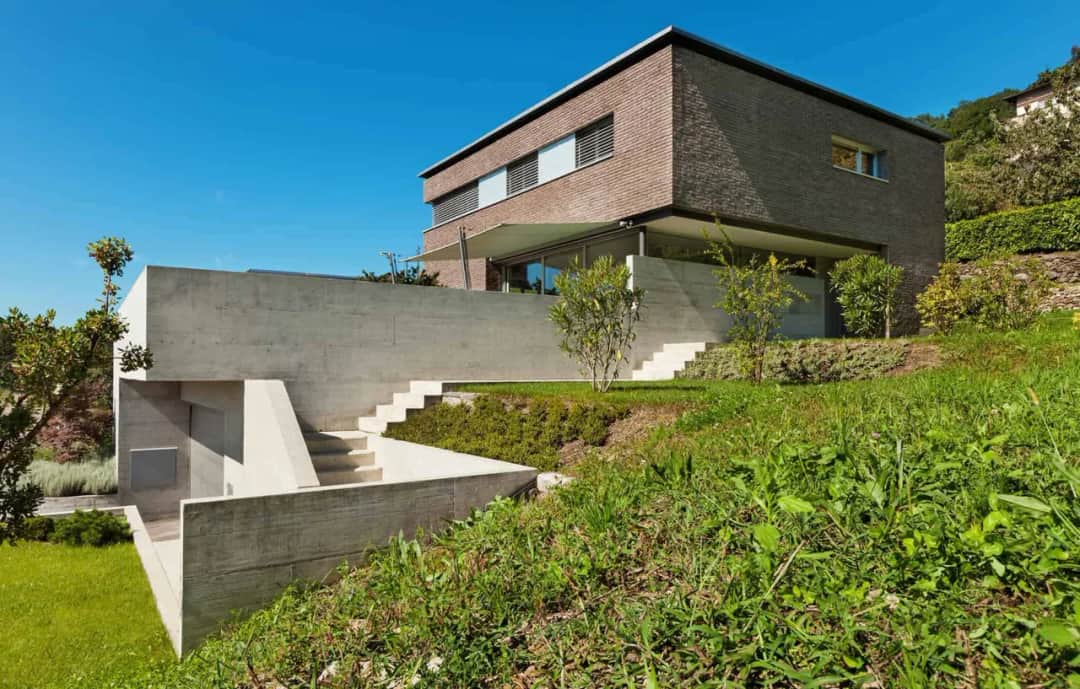 Domy piętrowe z płaskim dachem – zalety, wady i ciekawe projekty