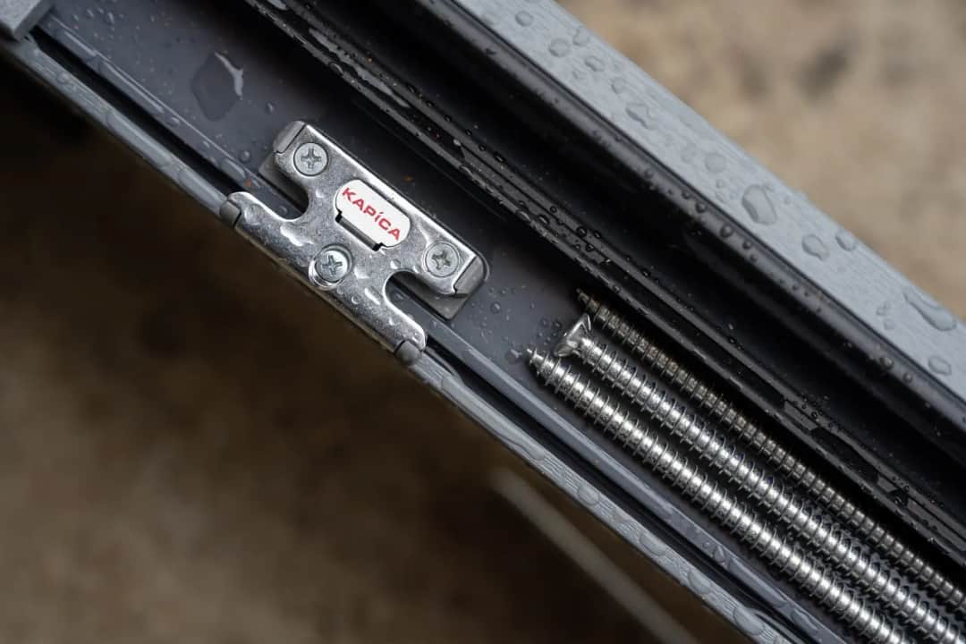 Ciepły montaż okien: Dopłacać czy oszczędzać? Ekspert radzi!