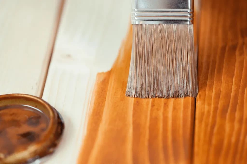 Jak prawidłowo pomalować boazerię na zewnątrz - poradnik eksperta