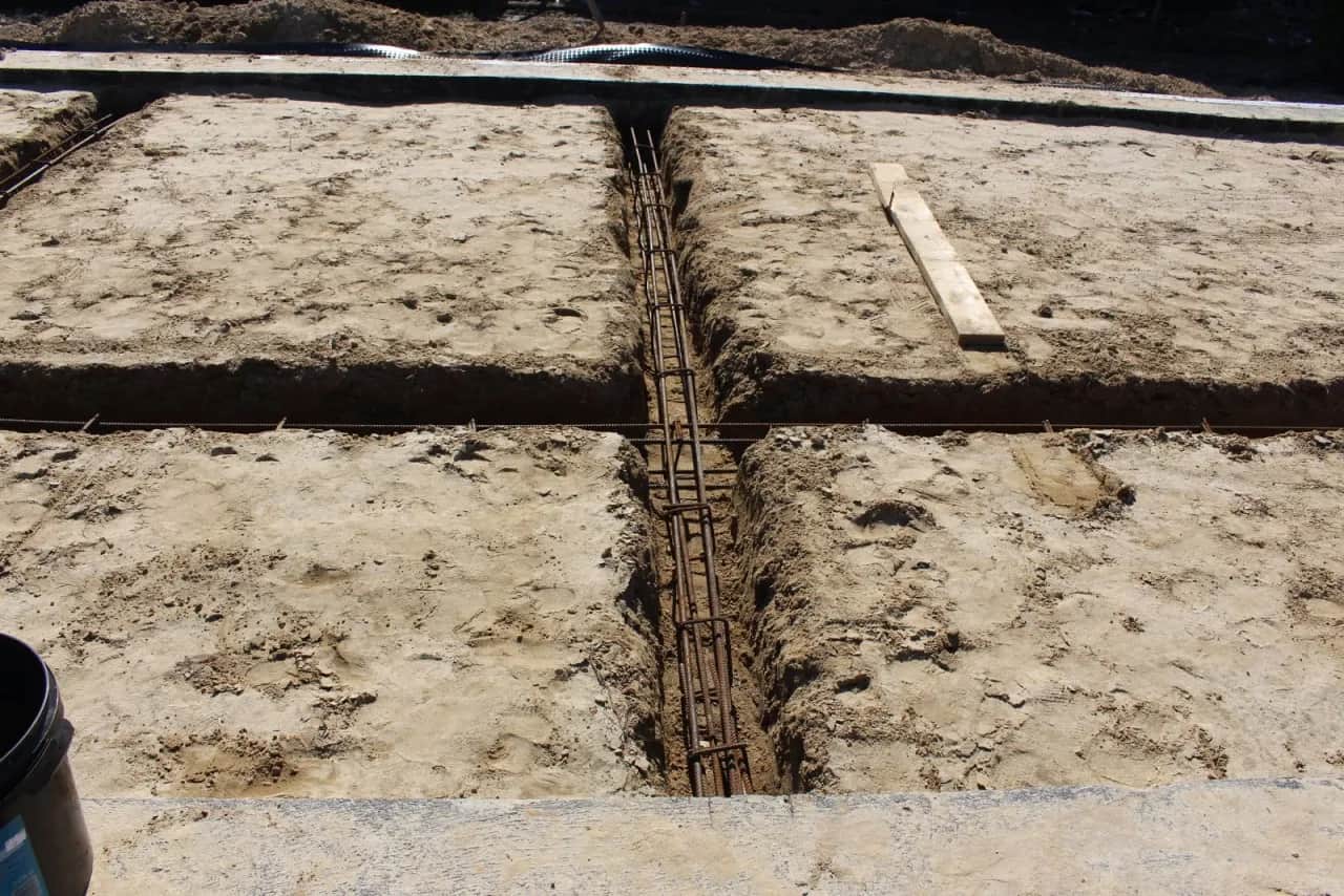 Trwałe fundamenty: Jak skutecznie zbadać zagęszczenie piasku?