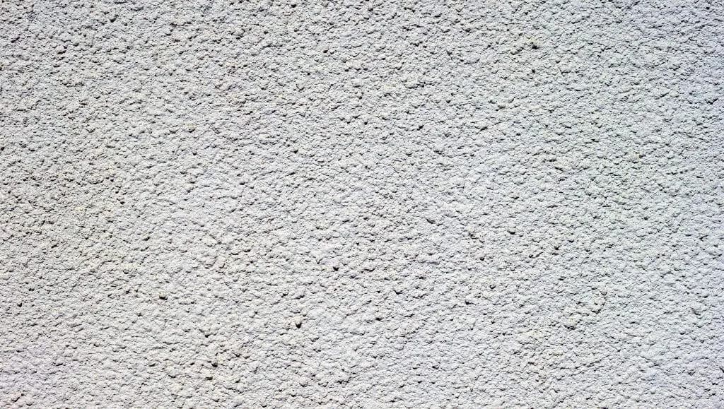 Jak prawidłowo nakładać tynk mozaikowy i uniknąć najczęstszych błędów