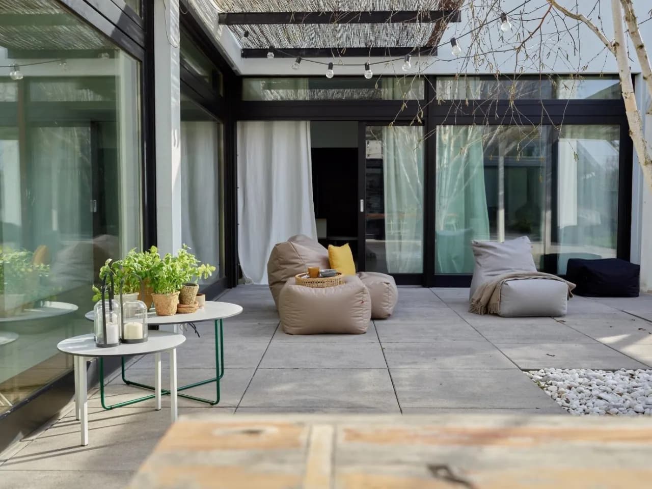 Jak urządzić taras? Praktyczne porady na idealną przestrzeń do relaksu