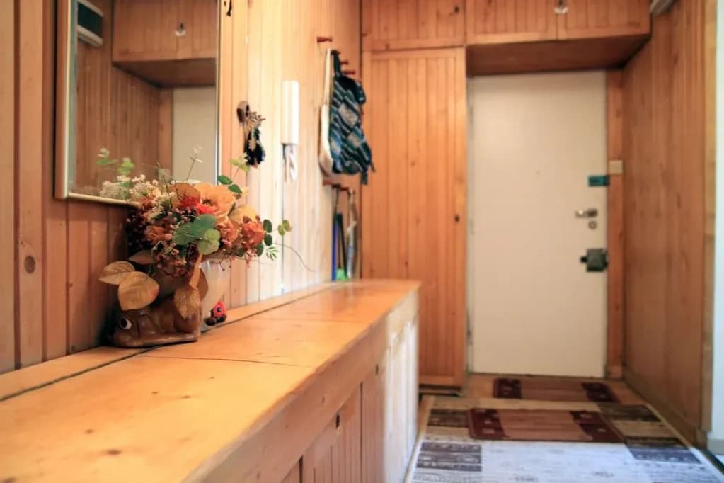 Skuteczne sposoby na rozjaśnienie boazerii: 5 sprawdzonych metod w domu