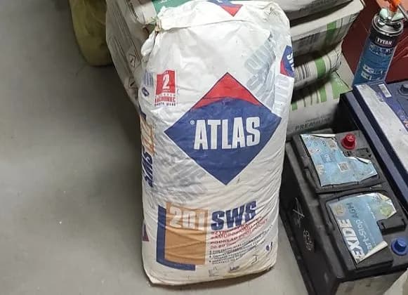 Ile worków zaprawy na wylewkę? Oblicz dokładnie i uniknij błędów!