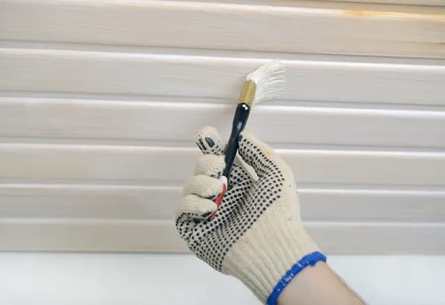Jak malować boazerię na biało? Wybór farby i skuteczne techniki malowania
