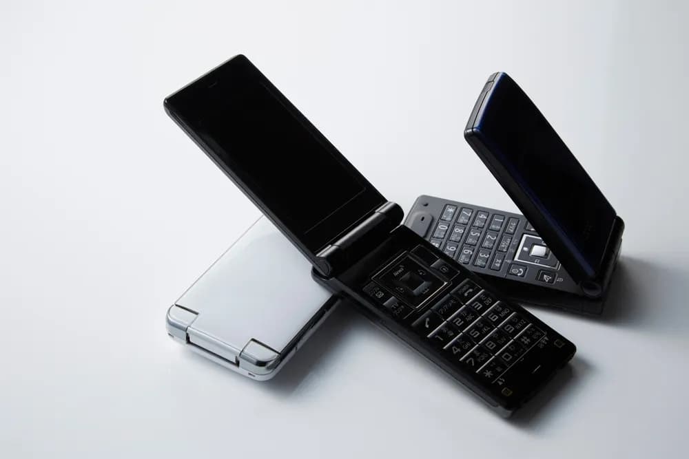 Telefony klasyczne z dużym wyświetlaczem – przegląd i porównanie