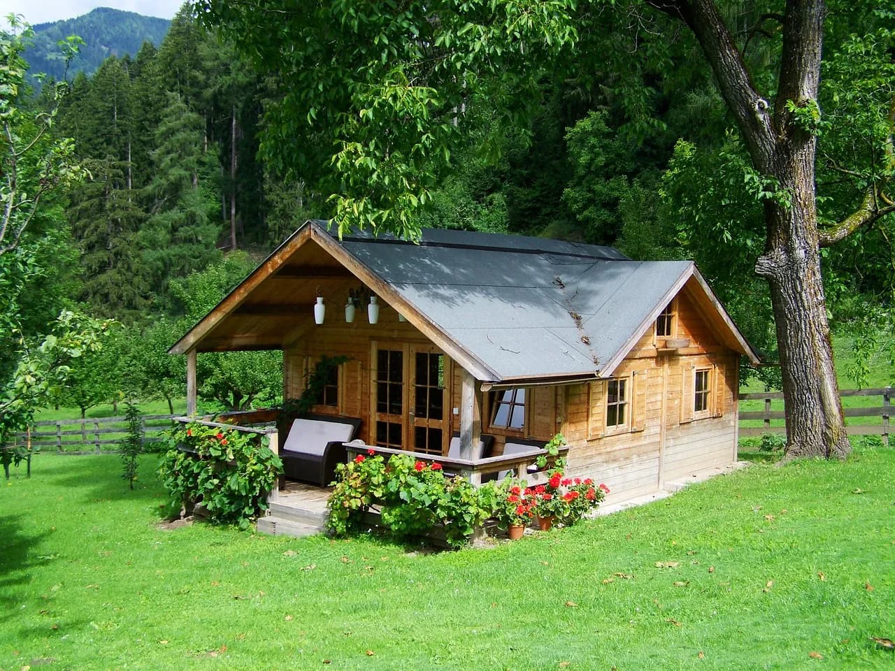 Dlaczego całoroczny domek drewniany to najlepsza inwestycja? Odkryj 7 powodów!