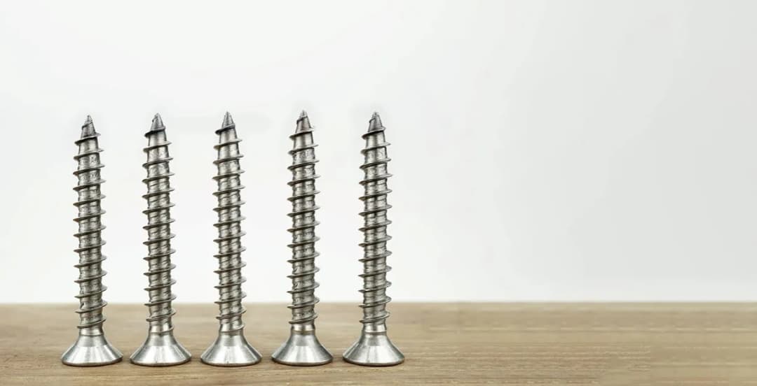 Dobór wkrętów do boazerii - poznaj wymiary i rodzaje dla każdego drewna