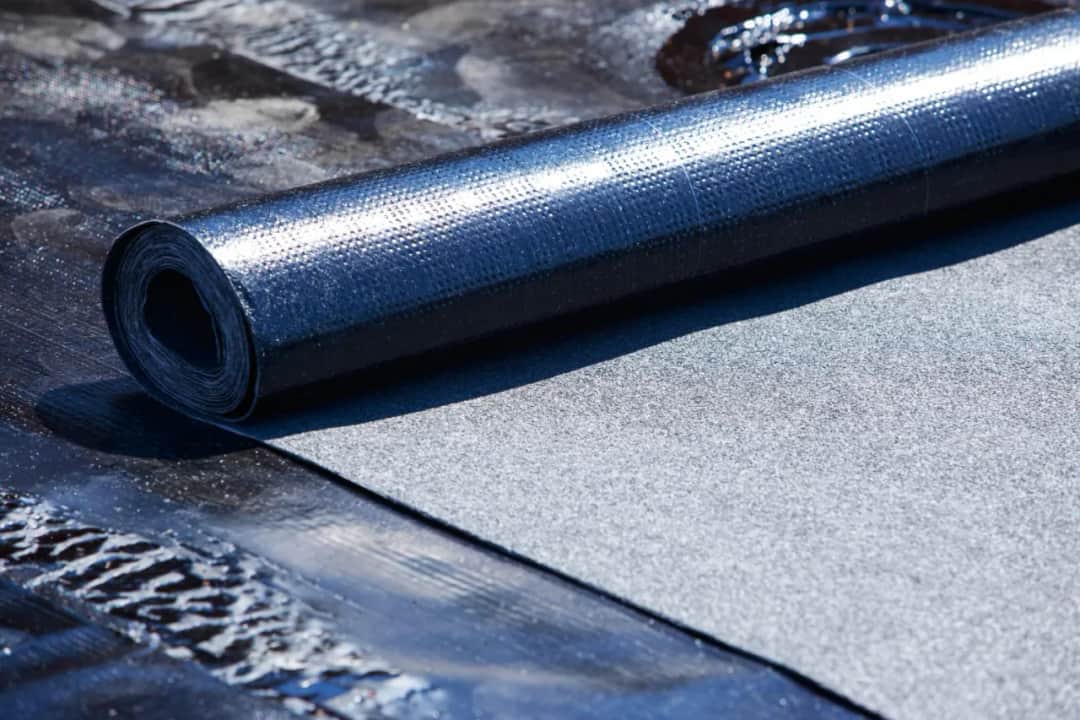 Jak konserwować i pielęgnować papę wierzchniego krycia, aby wydłużyć jej żywotność?