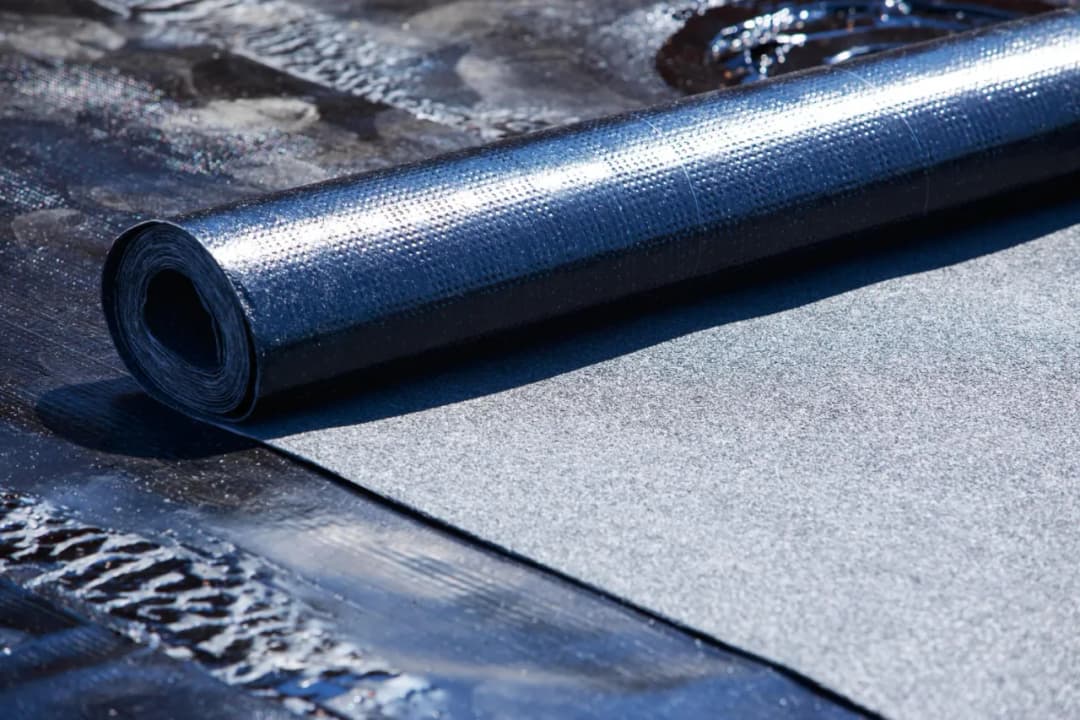 Jak konserwować i pielęgnować papę wierzchniego krycia, aby wydłużyć jej żywotność?