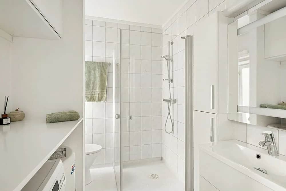 Jak urządzić małą łazienkę, aby stała się funkcjonalnym rajem?