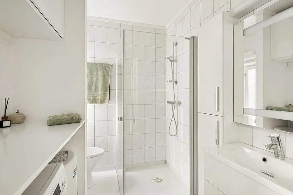 Jak urządzić małą łazienkę, aby stała się funkcjonalnym rajem?