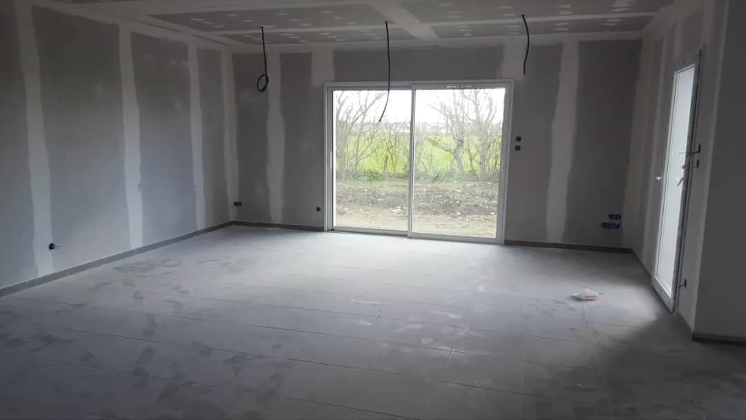 Ile kosztuje wyburzenie ściany działowej? Cennik, gruz i ukryte koszty