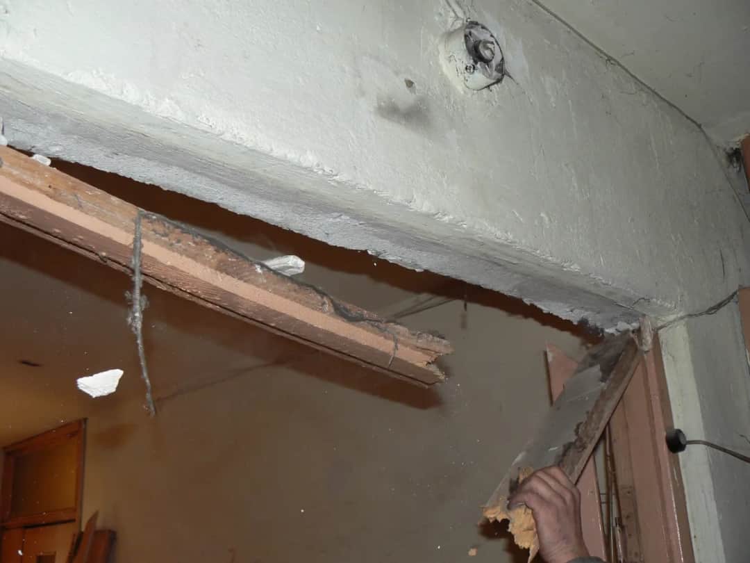 Ciężka wanna żeliwna? Demontaż i rozbijanie krok po kroku