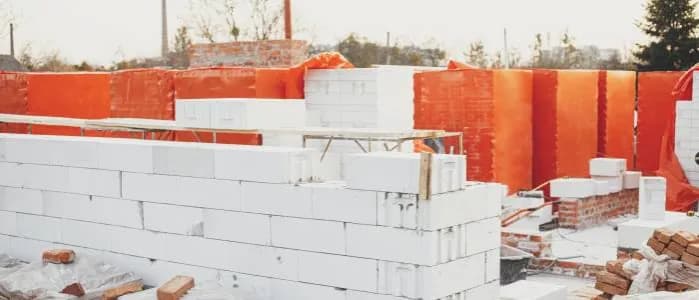 Ile bloczków betonowych 24x24x59 potrzebujesz na m2 ściany?