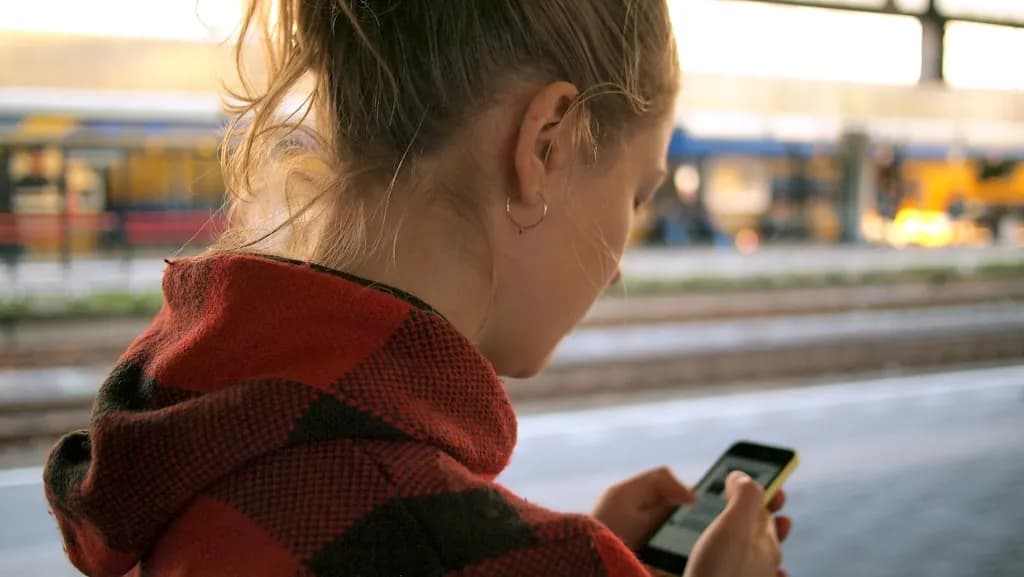 Monitoring telefonu komórkowego – nowoczesne narzędzie kontroli i bezpieczeństwa