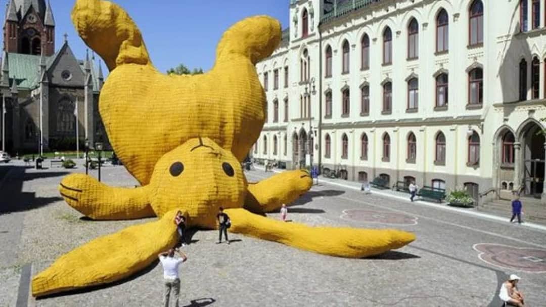 Instalacje artystyczne w brukselskich parkach: współczesna sztuka publiczna