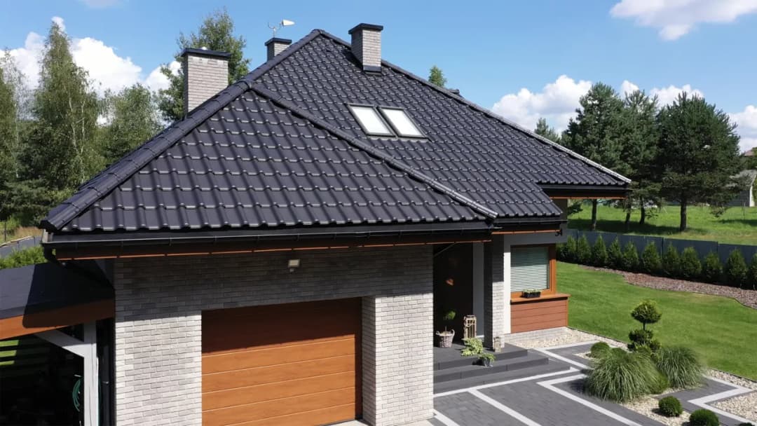 Dachówka ceramiczna – elegancja i trwałość, które przetrwają pokolenia